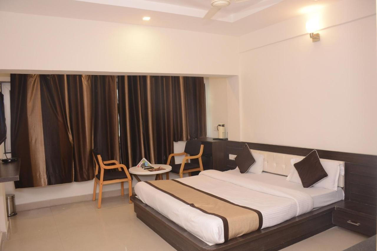Hotel Bharat Kota  Esterno foto