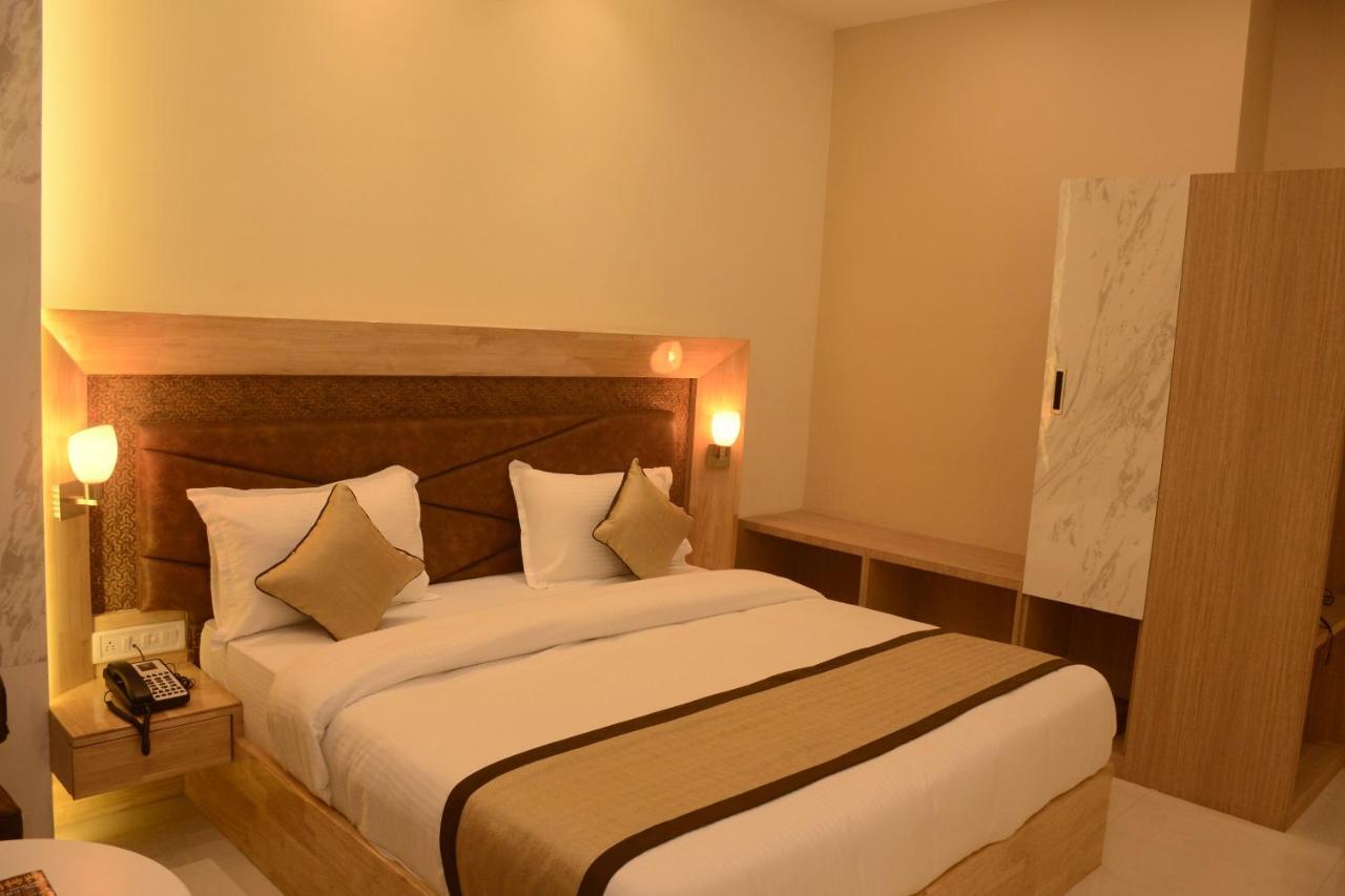 Hotel Bharat Kota  Esterno foto