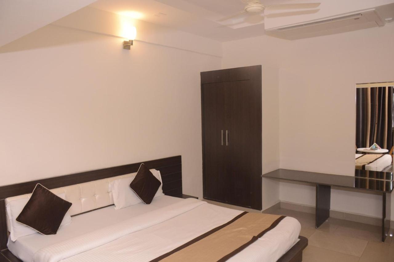 Hotel Bharat Kota  Esterno foto