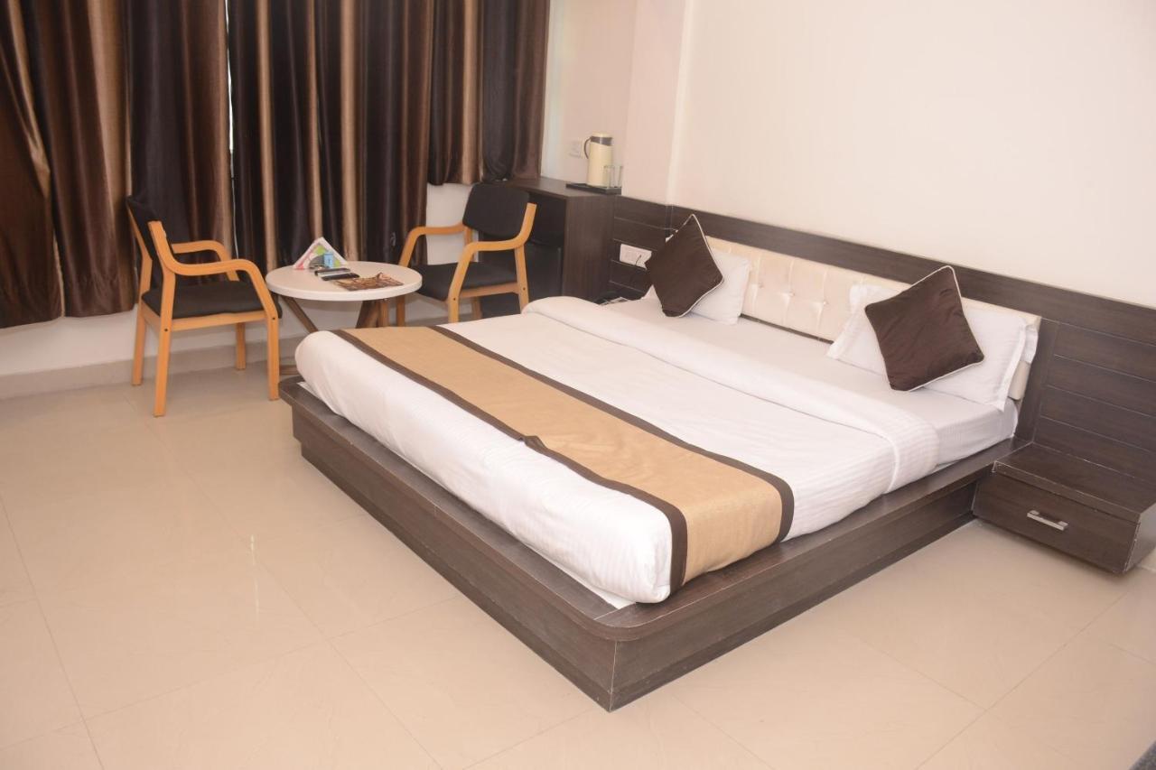 Hotel Bharat Kota  Esterno foto