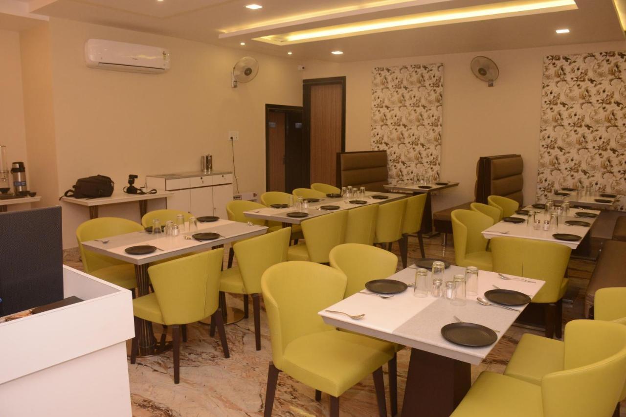 Hotel Bharat Kota  Esterno foto
