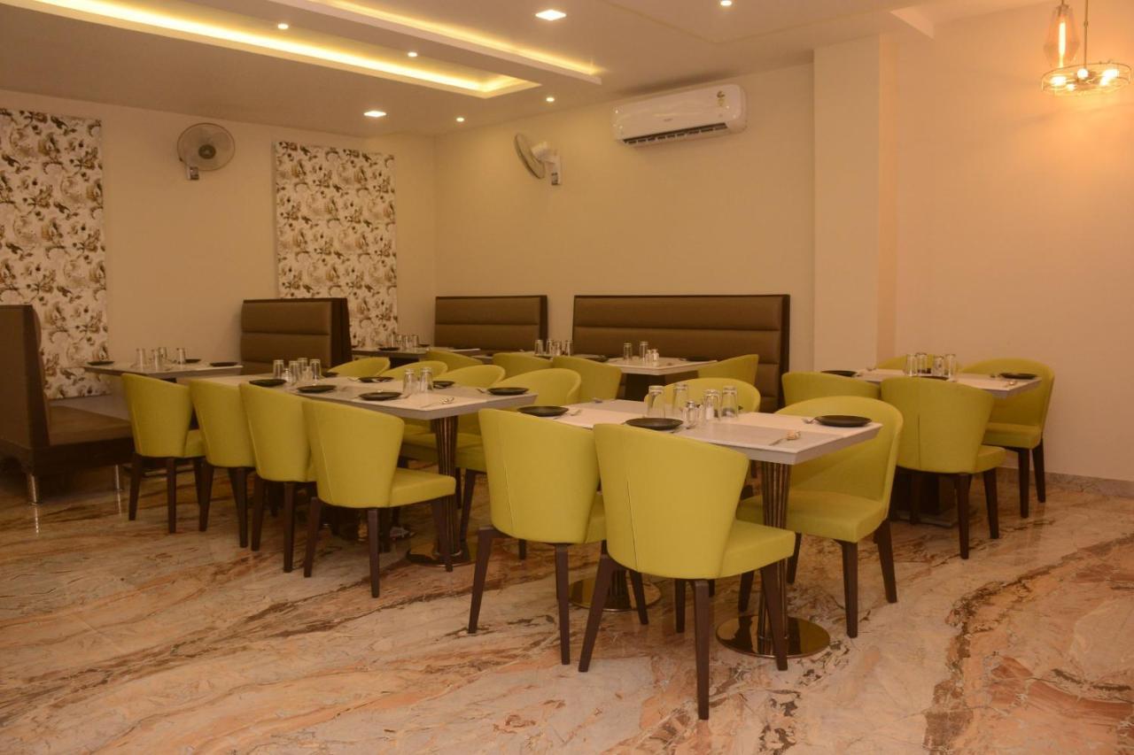 Hotel Bharat Kota  Esterno foto