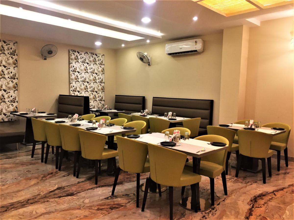 Hotel Bharat Kota  Esterno foto