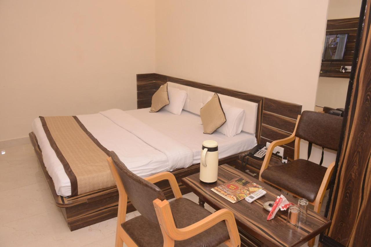 Hotel Bharat Kota  Esterno foto