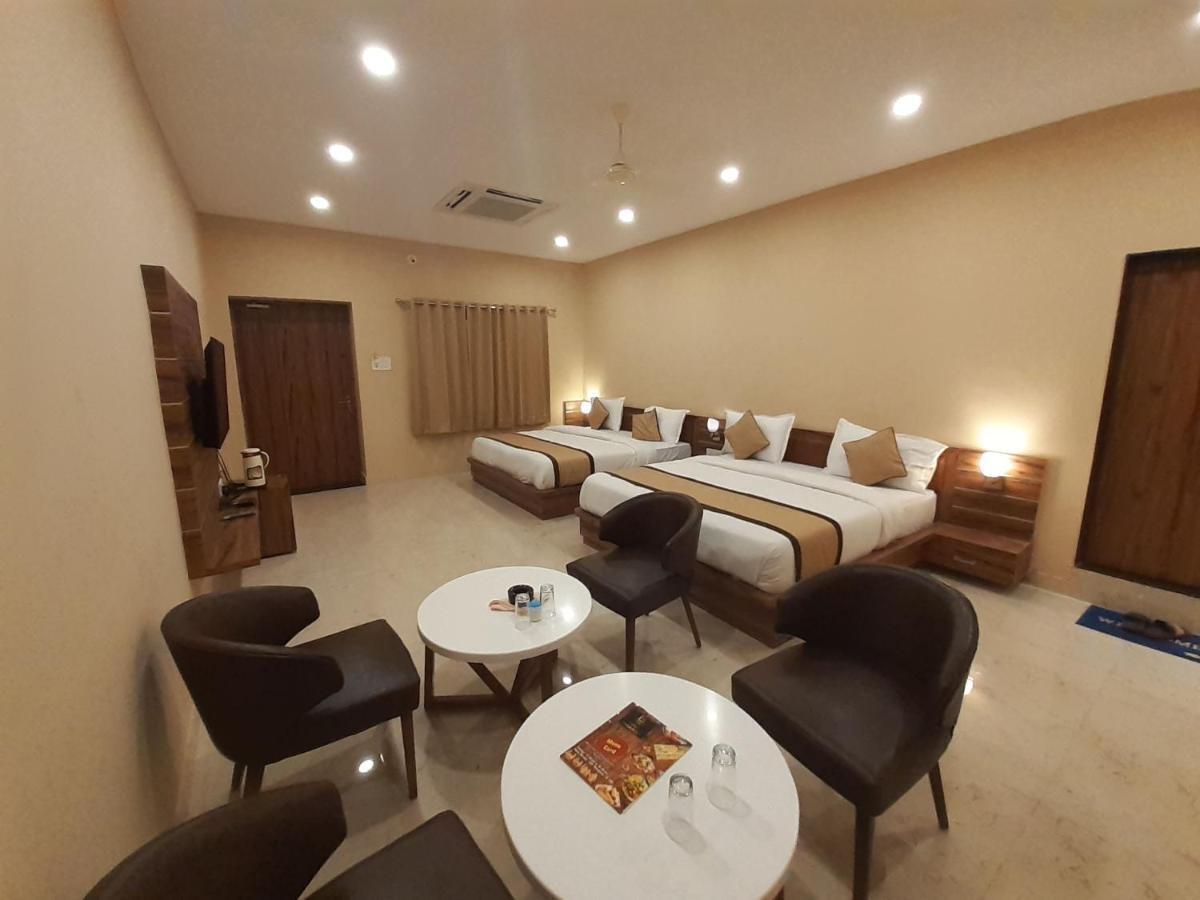 Hotel Bharat Kota  Esterno foto