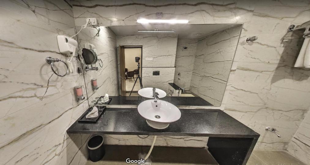 Hotel Bharat Kota  Esterno foto