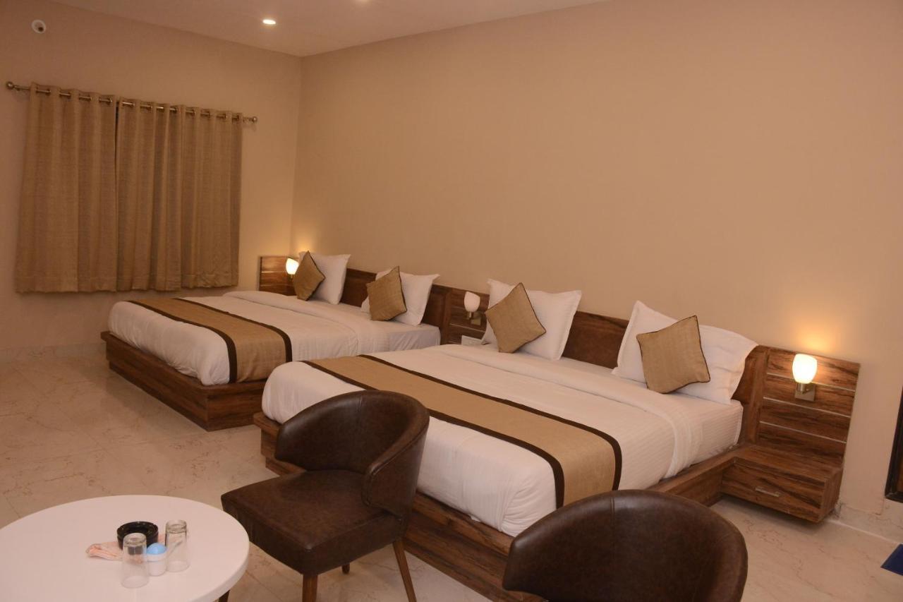 Hotel Bharat Kota  Esterno foto