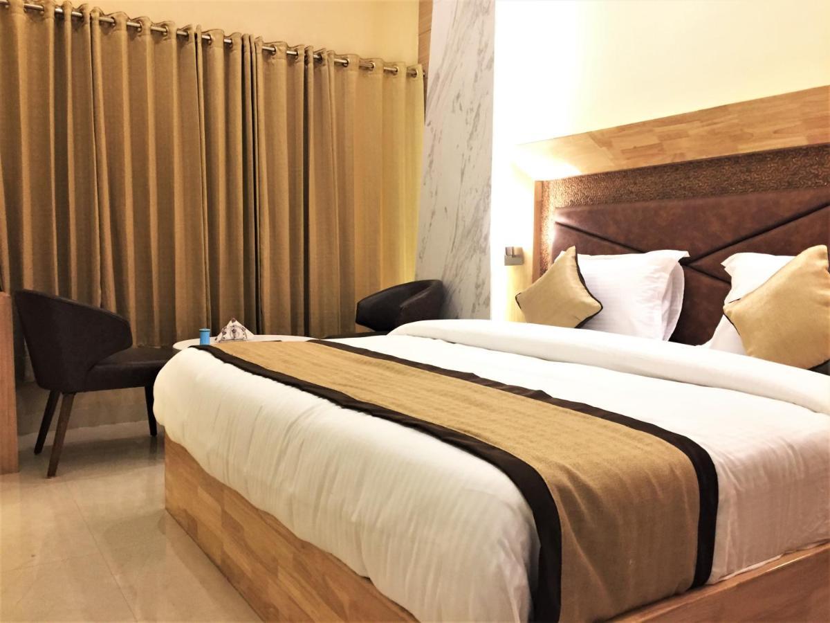 Hotel Bharat Kota  Esterno foto