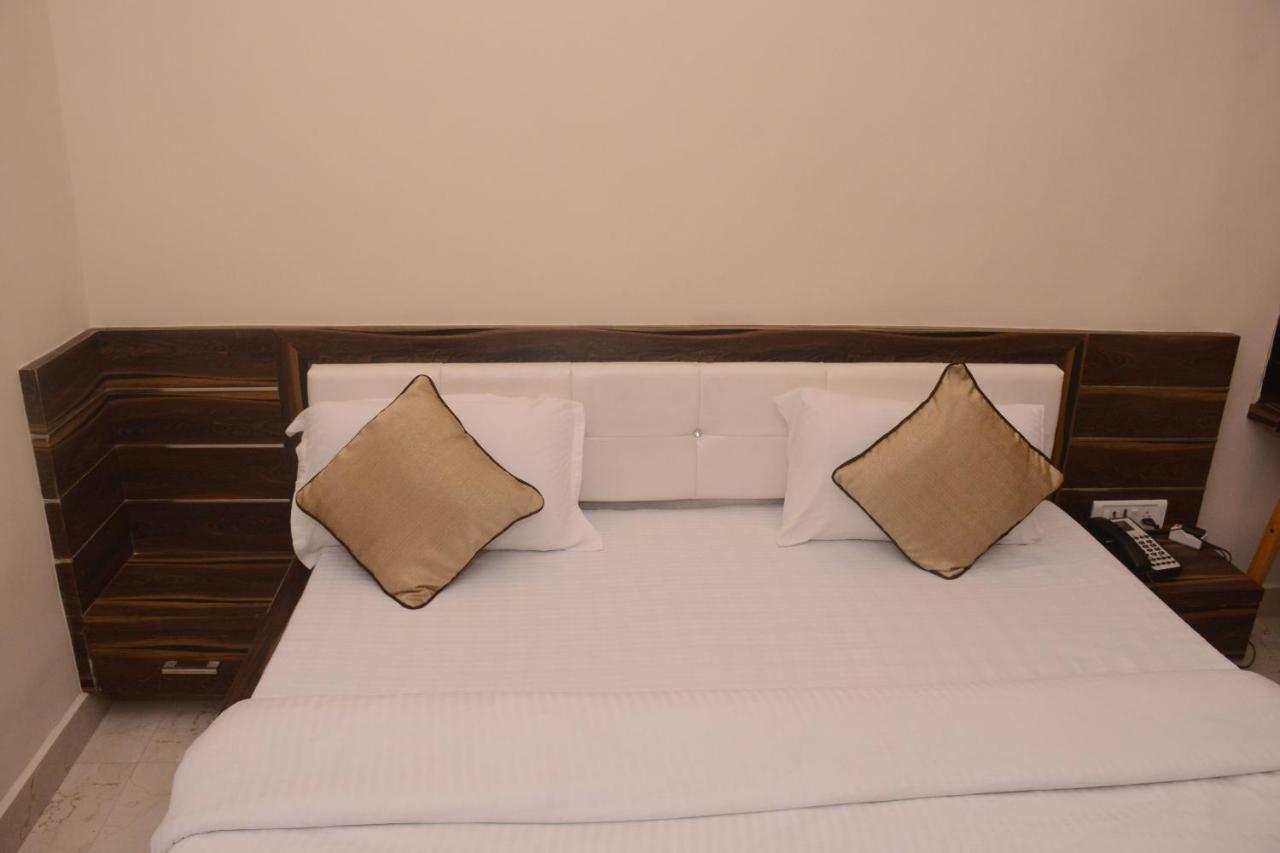 Hotel Bharat Kota  Esterno foto