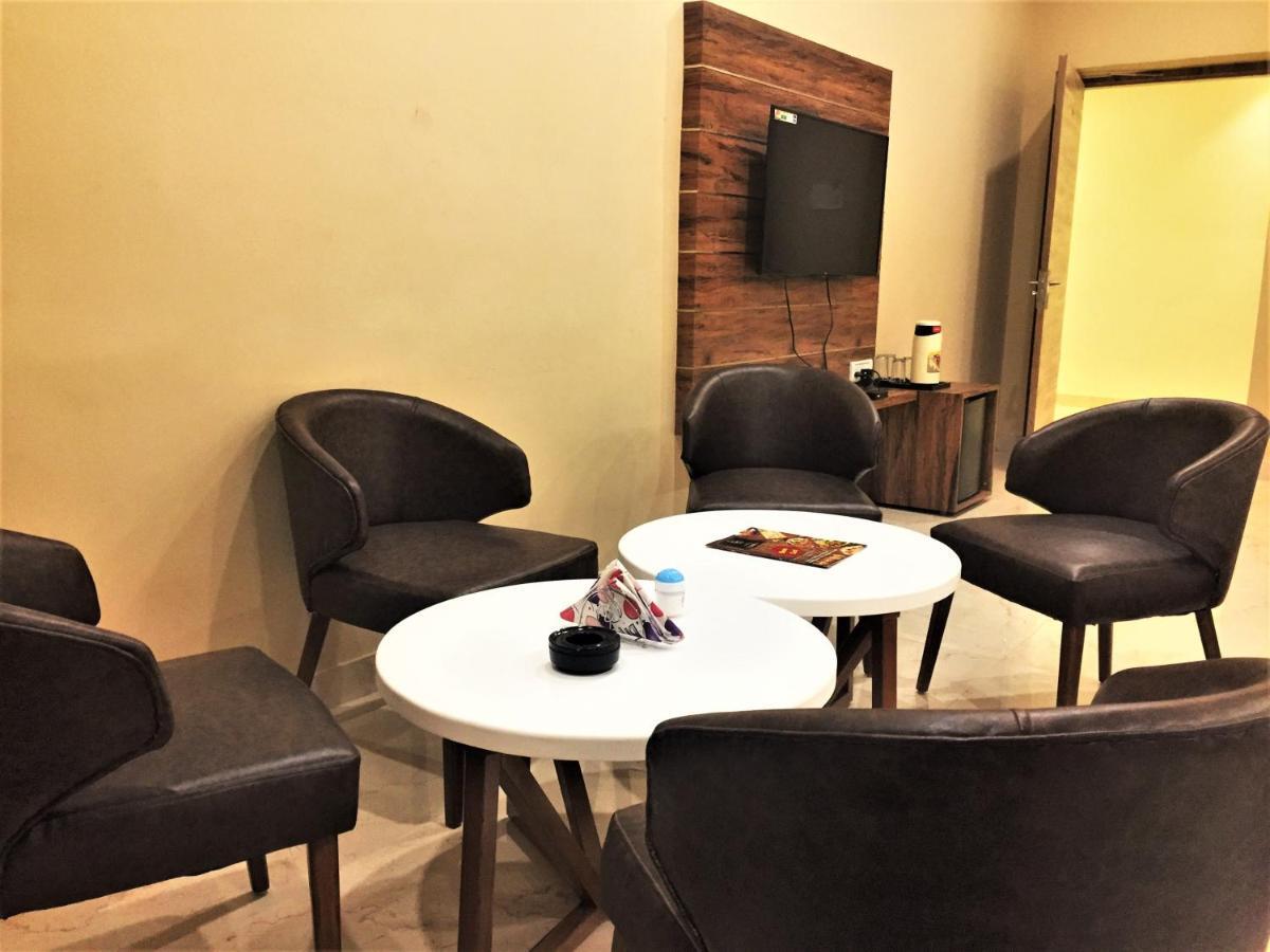 Hotel Bharat Kota  Esterno foto