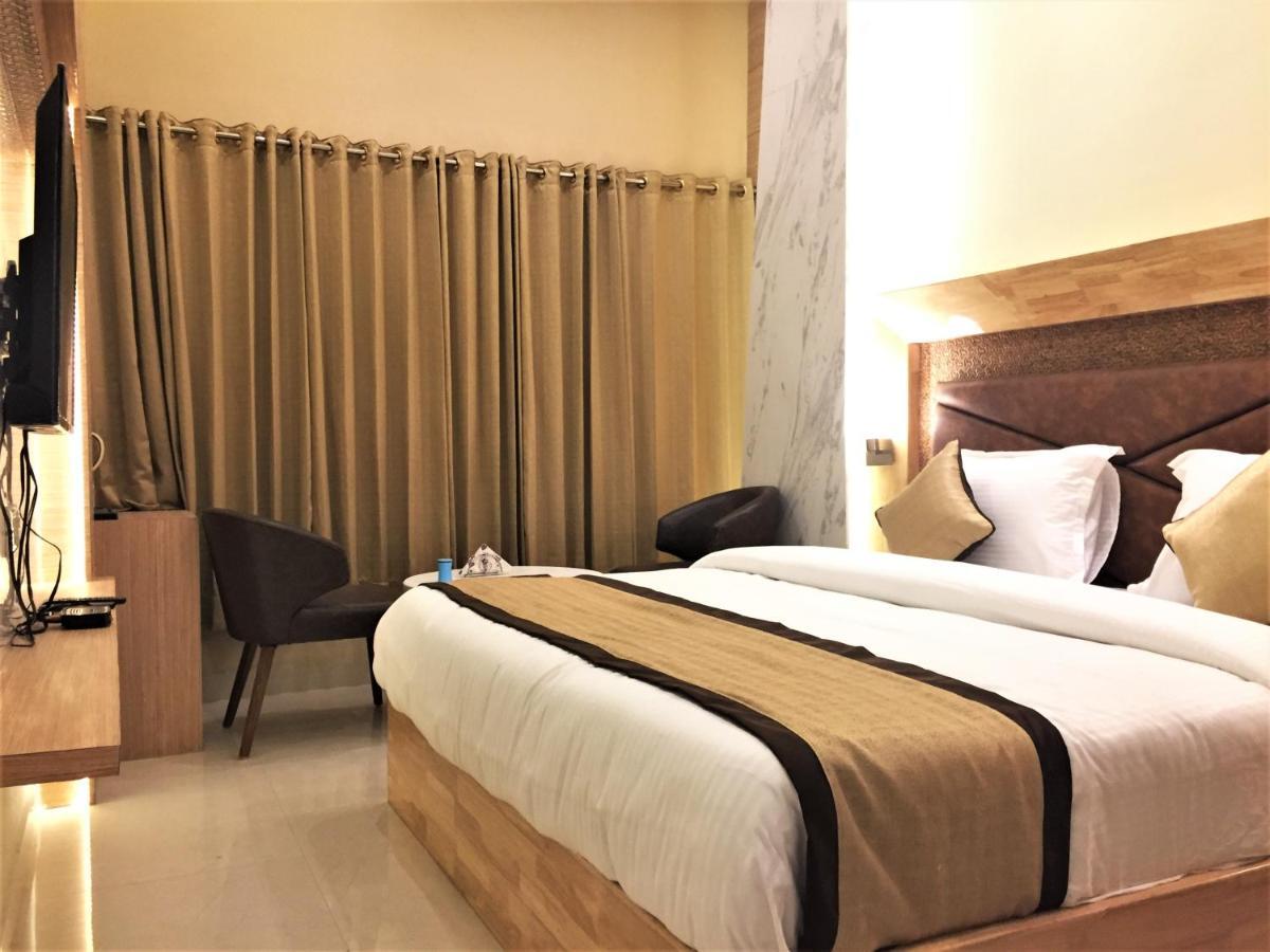 Hotel Bharat Kota  Esterno foto