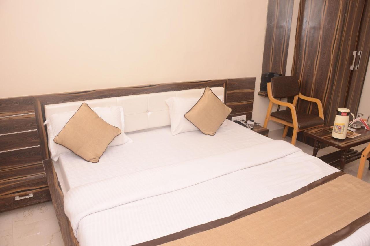 Hotel Bharat Kota  Esterno foto
