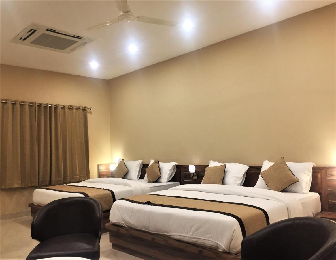 Hotel Bharat Kota  Esterno foto