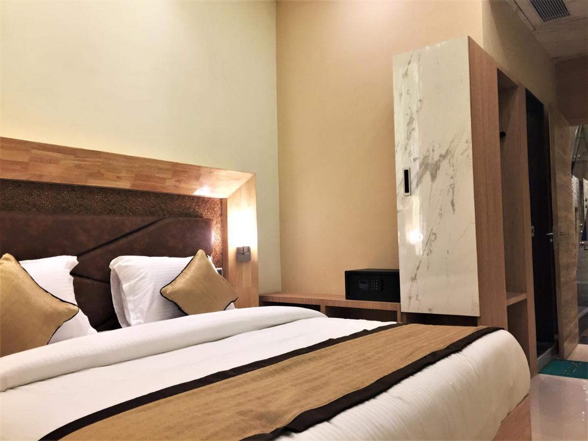 Hotel Bharat Kota  Esterno foto